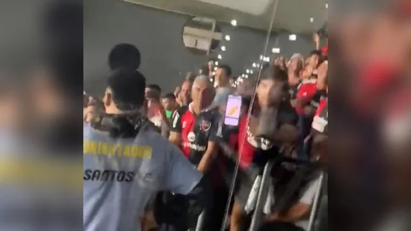 Vídeo: argentino mostra foto de banana para torcida do Santos