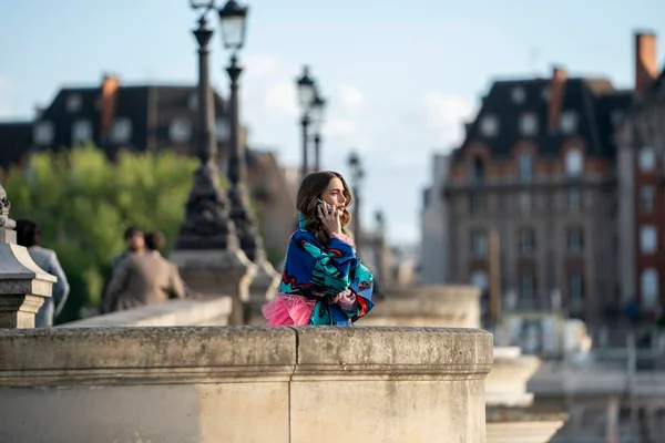 Após sucesso, Netflix garante mais duas temporadas de Emily em Paris