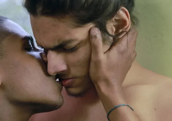 Fotografia colorida do filme Sócrates | filmes brasileiros LGBTQIA+