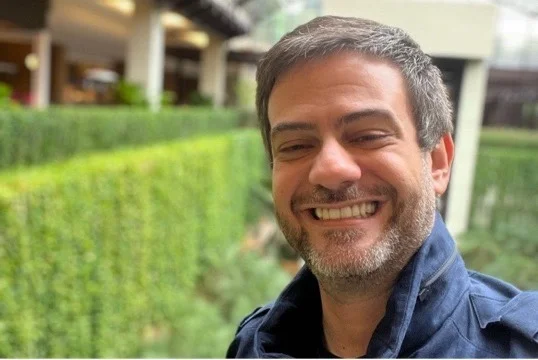 Jornalista Bruno Astuto em selfie