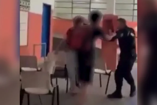 PM que espancou alunos no RJ é afastado e vira alvo de investigação