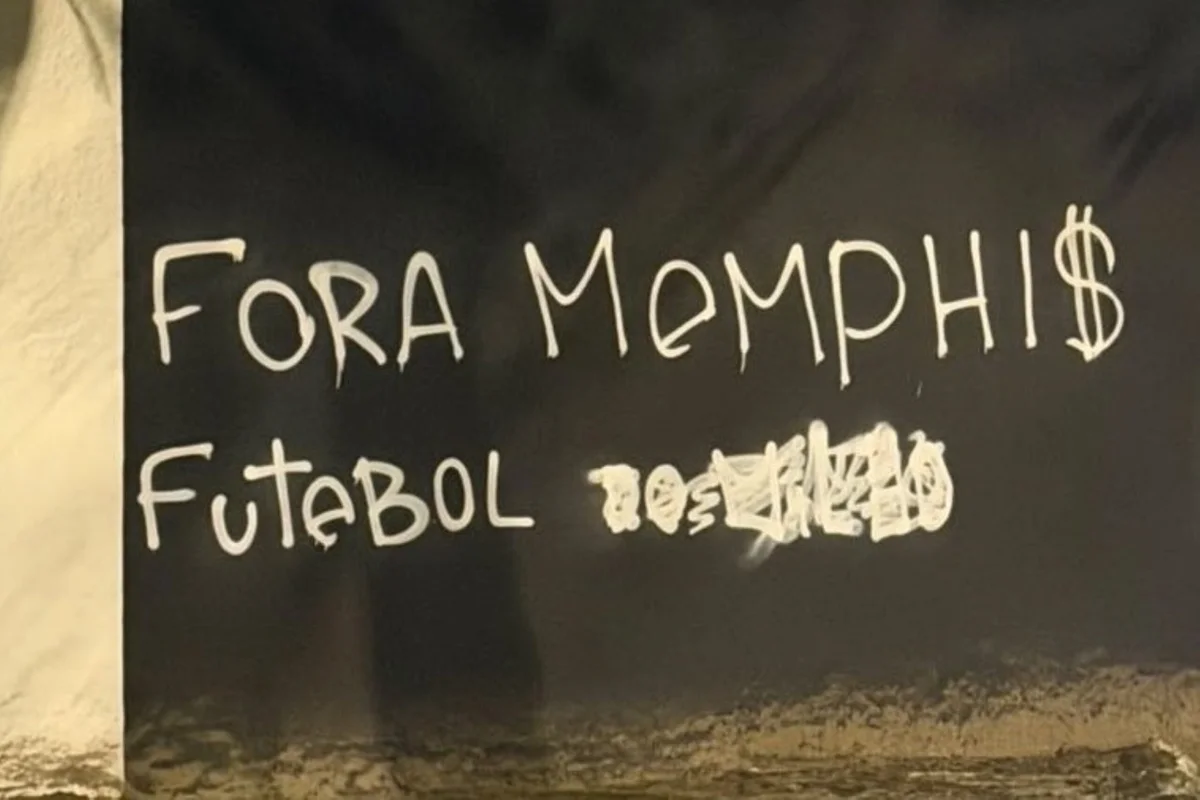 Torcida do Corinthians protesta contra Memphis Torcida do Corinthians protesta contra Memphis