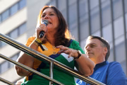 Bia Kicis ao lado de Bolsonaro em ato na Avenida Paulista