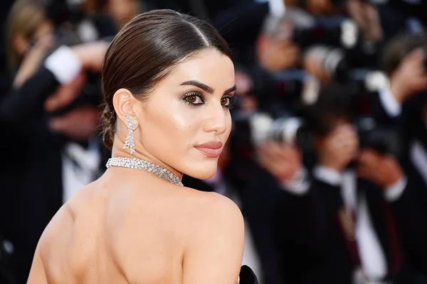 Blogger brasileira Camila Coelho assina linha de batons para a Lancôme