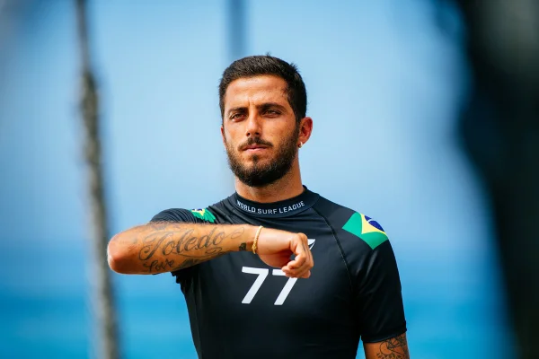 É do Brasil! Filipe Toledo é campeão mundial de surfe
