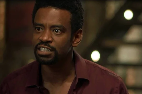 Segundo Sol: Roberval humilha Cacau e se alia a Rochelle