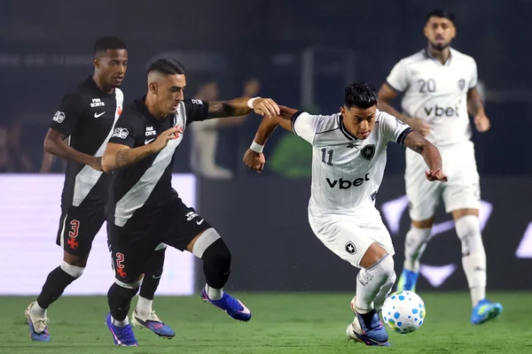 Foto colorida de Vasco x Botafogo - Metrópoles