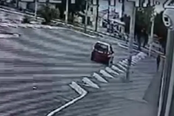 Professor de música é flagrado se masturbando em frente à escola do DF