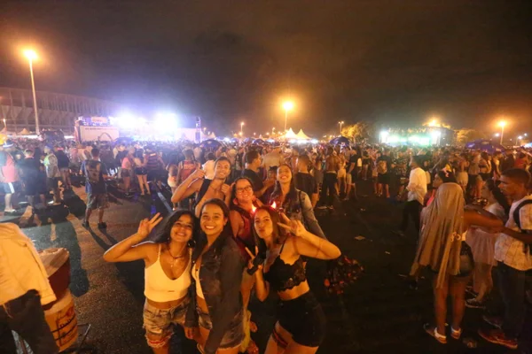 Raparigueiros e blocos tradicionais desfilarão somente um dia