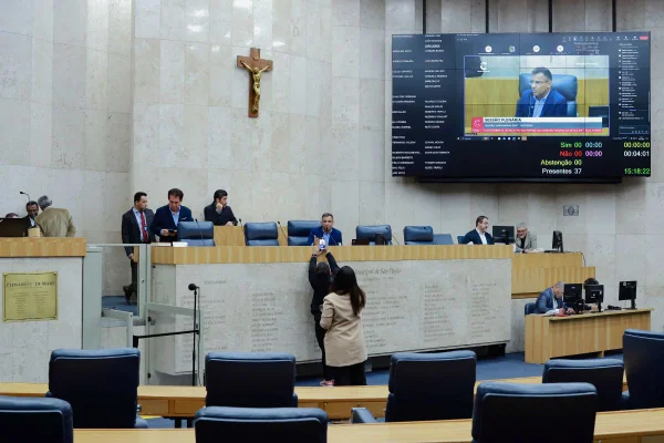 Imagem colorida mostra o plenário da Câmara Municipal de São Paulo - Metrópoles