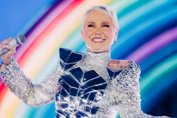 Registro colorido da primeira noite do O Último Voo da Nave, série de shows da Xuxa