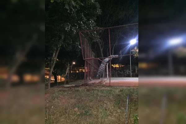 EPNB: motorista bêbado avança na contramão e invade quadra esportiva