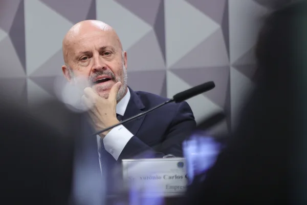 INSS: 70% das entidades que descontaram de aposentados pagaram operadores da farra