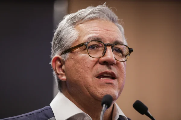 Padilha alerta sobre sintomas de intoxicação por metanol: “Cólica”