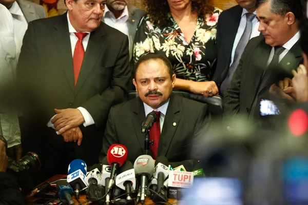 Waldir Maranhão recua e mantém sessão que aprovou impeachment