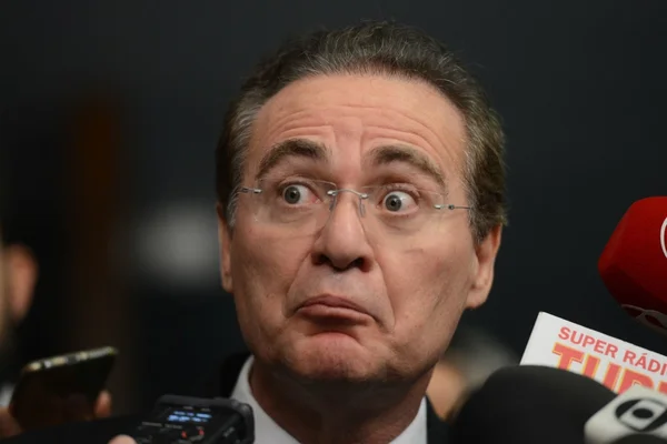 Renan minimiza ações da PF e quer dar continuidade às votações no Senado