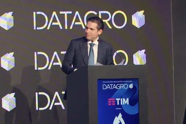 Motta defende aumento do etanol na gasolina de 30% para 35%
