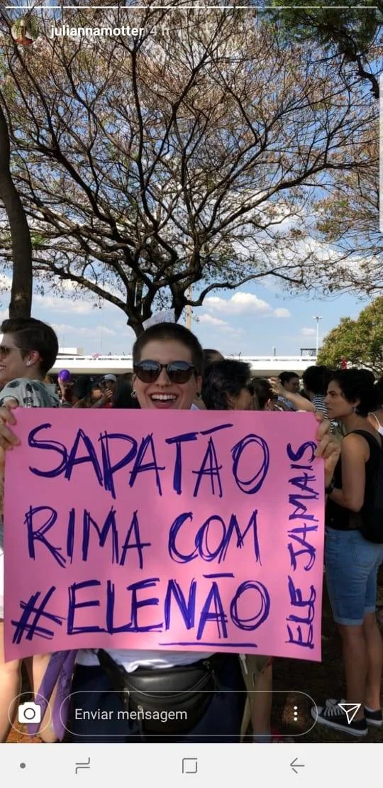 Manifestante, filosofa e poeta Juliana Motter Manifestante, filosofa e poeta Juliana Motter