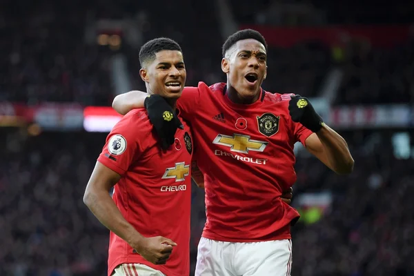 Manchester United vence Brighton e sobe para sétimo no Inglês