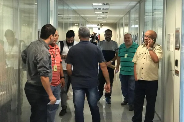 Robério despeja bloco PT/PSol de sala e distritais reagem: “Crápula”