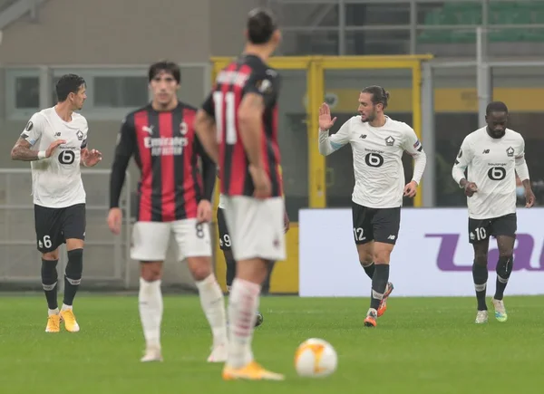 Milan perde em casa