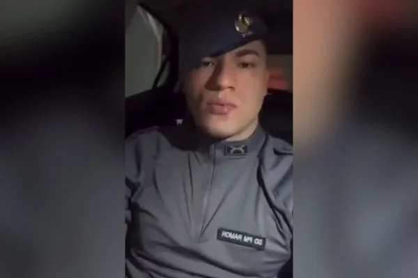 Ramon Freitas em vídeo que aparece fingindo ser agente da Polícia Militar (PM)