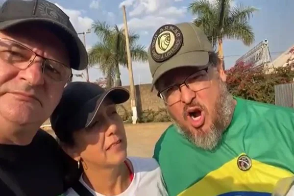 Bolsonarista diz que recebeu autorização da PM para entrar na Esplanada