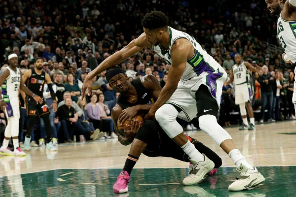 Milwaukee Bucks derrota o Miami Heat