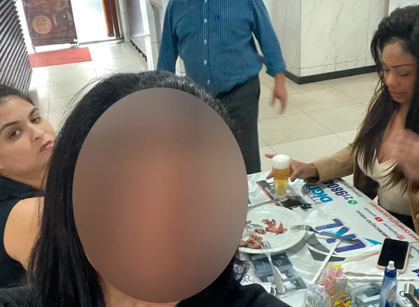 Daiana Cavalcanti paciente do médico Bolívar na churrascaria