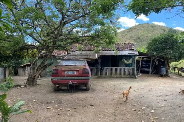 Jovem libertada de cativeiro foi violentada pelo tio por quase 10 anos