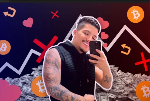 homem tatuado tirando selfie