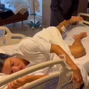 Gracyanne Barbosa se recupera de cirurgia no joelho Gracyanne Barbosa se recupera de cirurgia no joelho