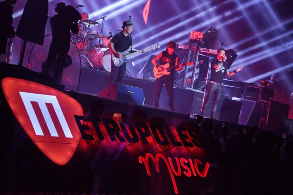 Capital Inicial se apresenta no Metrópoles Music