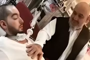 "Príncipe adormecido"  e o pai são clicados para as redes sociais