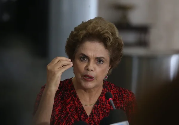 Dilma diz que vinda de Lula fortalece o seu governo. Nomeação é publicada em edição extra do Diário Oficial