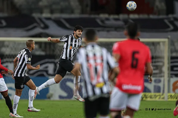 Com show de argentinos, Galo faz 4 x 1 e atropela o Atlético-GO