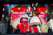 Ela conheceu este mundo quando ainda estava na escola e, influenciada pelo pai que é fã da cultura de anime, desenho, mangá, filmes e séries, começou a frequentar os eventos Ela conheceu este mundo quando ainda estava na escola e, influenciada pelo pai que é fã da cultura de anime, desenho, mangá, filmes e séries, começou a frequentar os eventos