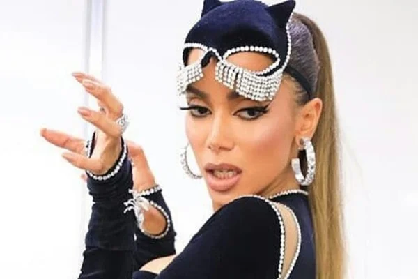 De pantera, Anitta compromete “reino animal” com show cancelado