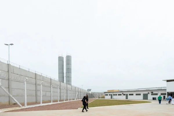 Imagem colorida da Penitenciária Estadual de Charqueadas (PEC) II, no Rio Grande do Sul - Metrópoles