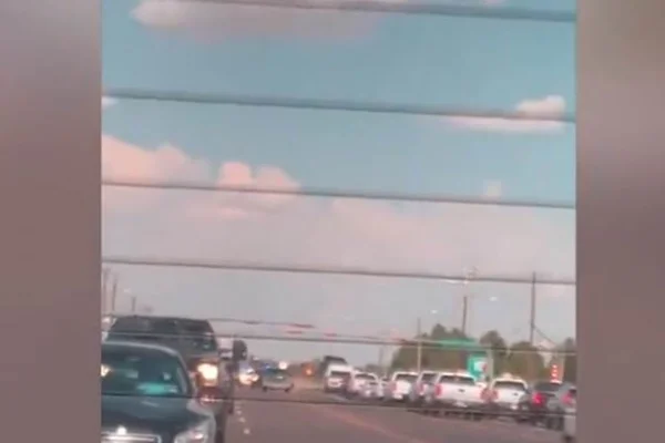 Atiradores matam 5 e deixam 21 feridos no Texas; um suspeito é abatido