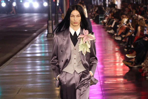 Como o uso de joias faciais se tornou a nova tendência na moda