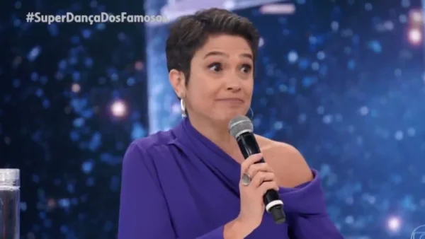 Sandra Annenberg se emociona e pede por vacinas no Domingão do Faustão