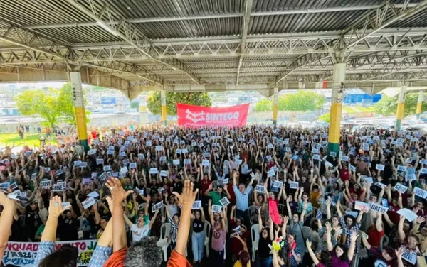 imagem colorida assembleia geral sintego greve