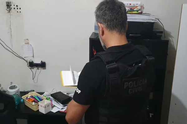 Policial penal do DF é preso por estupro de vulnerável, prostituição e exploração sexual