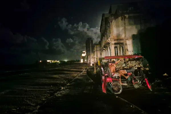 Imagem colorida mostra apagão em cuba - Metrópoles