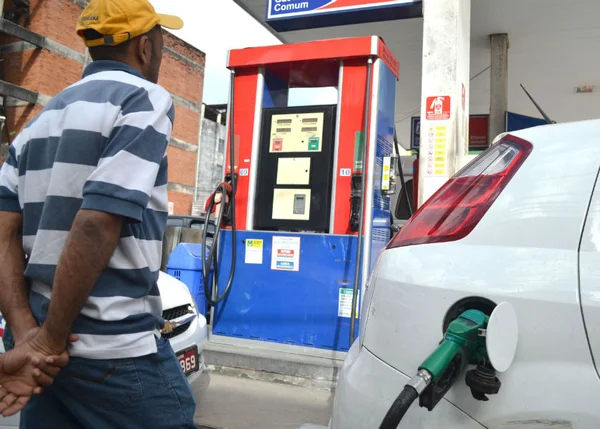 Petrobras aumenta o preço da gasolina em 6%
