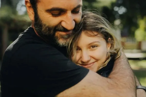Pai de Isabel Veloso faz homenagem emocionante à filha