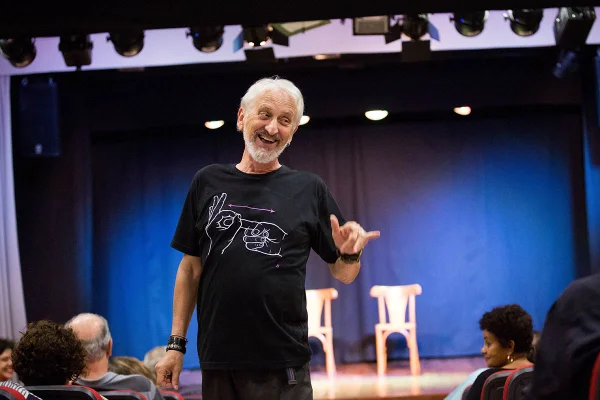 Sexo aos 60 é um espetáculo solo escrito, dirigido e interpretado por Alexandre Ribondi