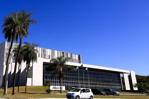 Procuradoria-Geral quer barrar gastos com terceirizados acima da LRF