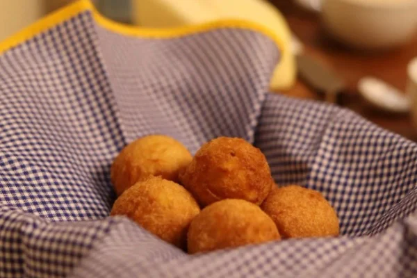 foto colorida bolinho de chuva saudável